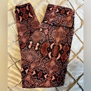 Colorfulkoala Leggings Red Snakeskin Size L EUC